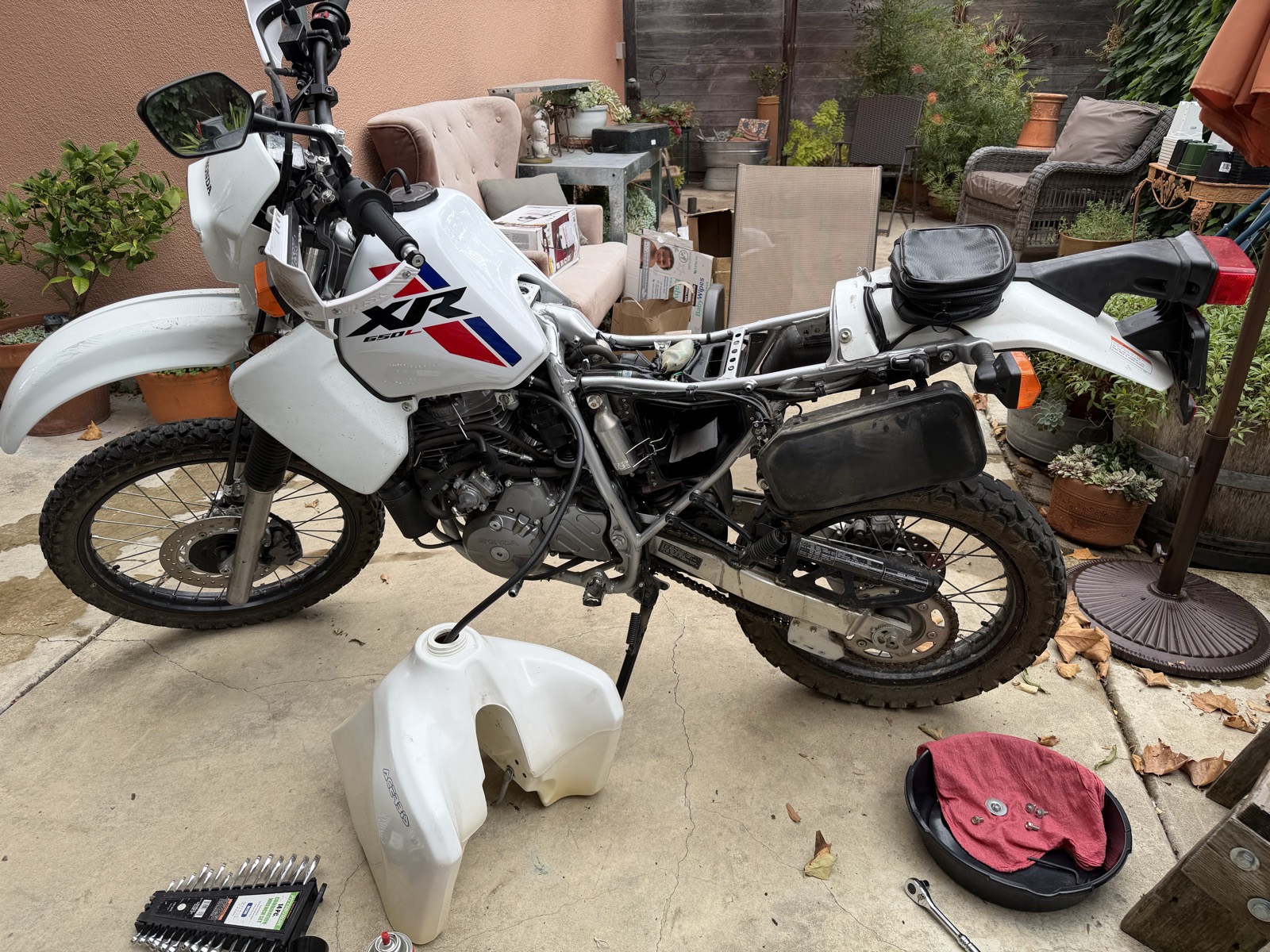 Draining the old gas into the new tank while gravity was still on my side